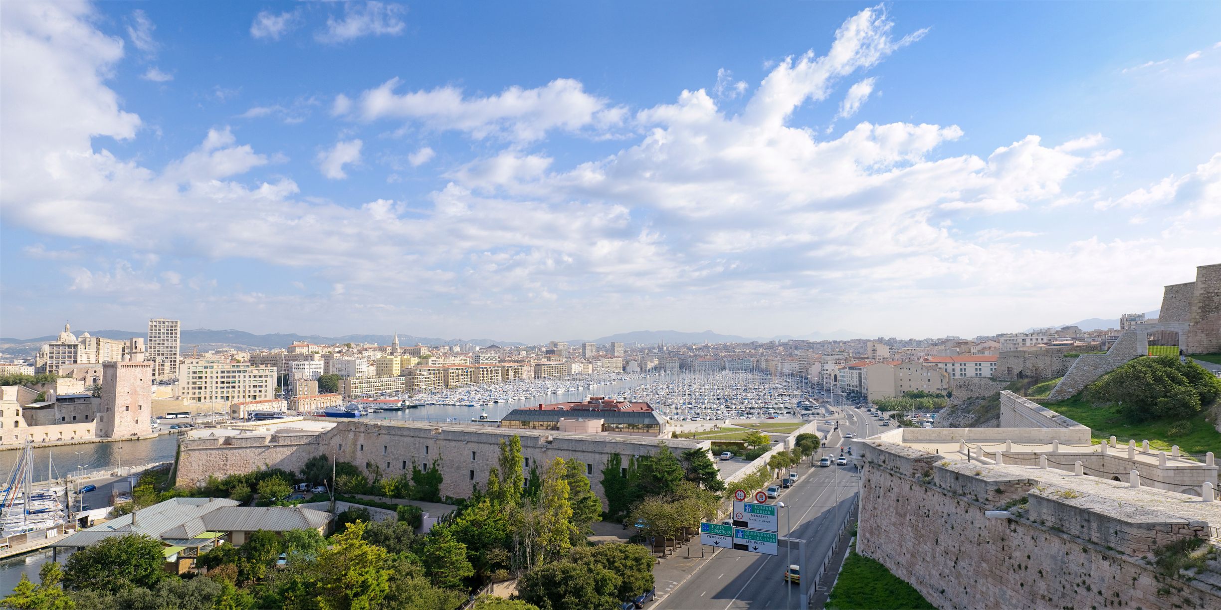 Aix-Marseille-Provence Metropolis Offers 5,000 Euro Aid for Electric Car Purchases within Low Emission Zone