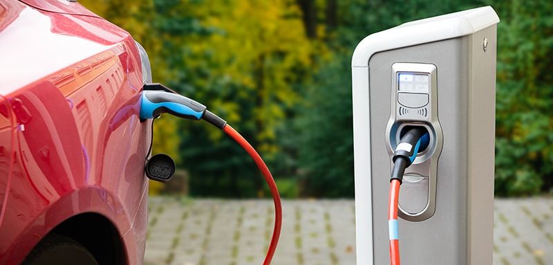 Quelle est la différence entre la prise et la borne de recharge pour  véhicule électrique ? - particulier