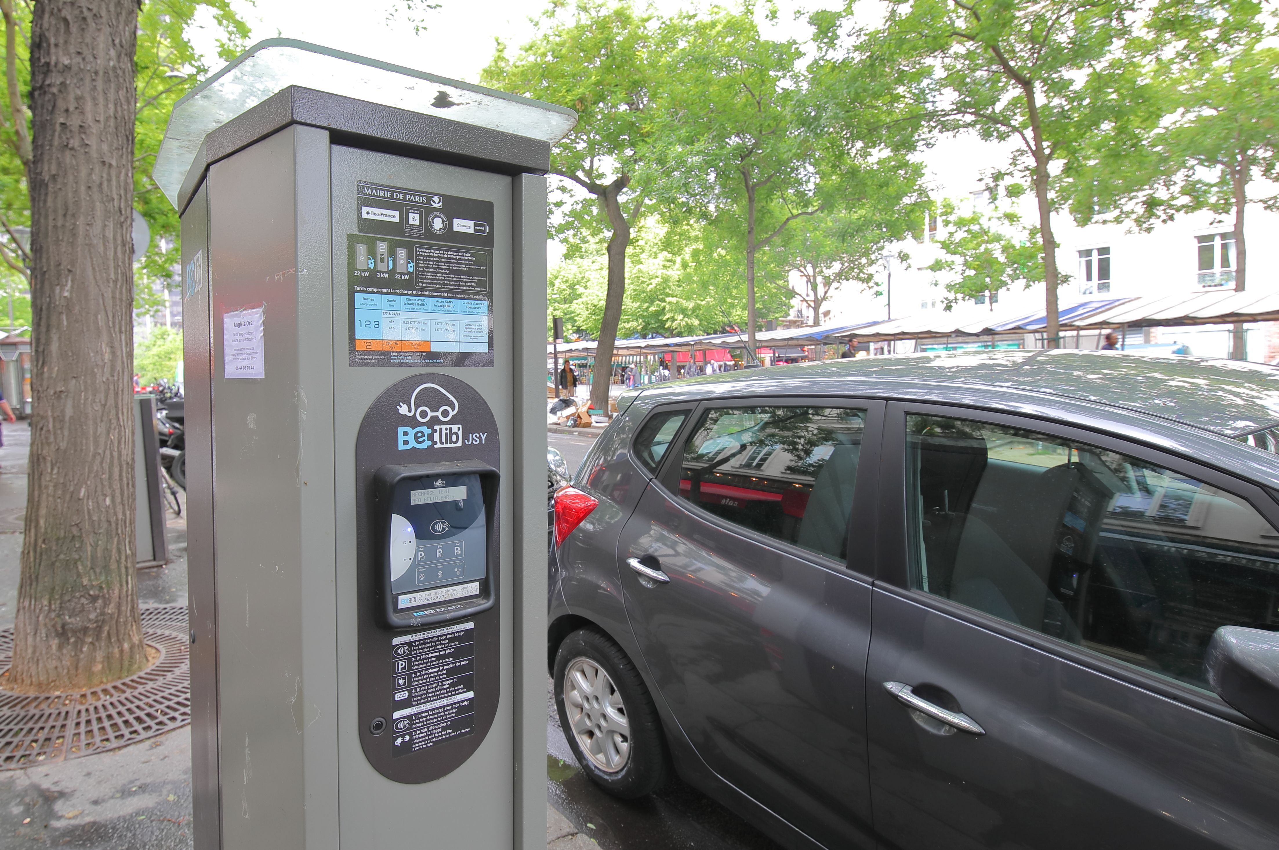 La France franchit le cap des 100 000 bornes de recharge pour véhicules  électriques