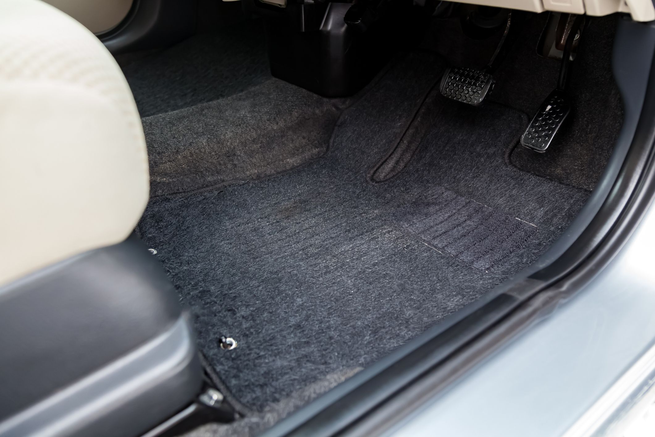 Comment nettoyer un siège de voiture en tissu ?