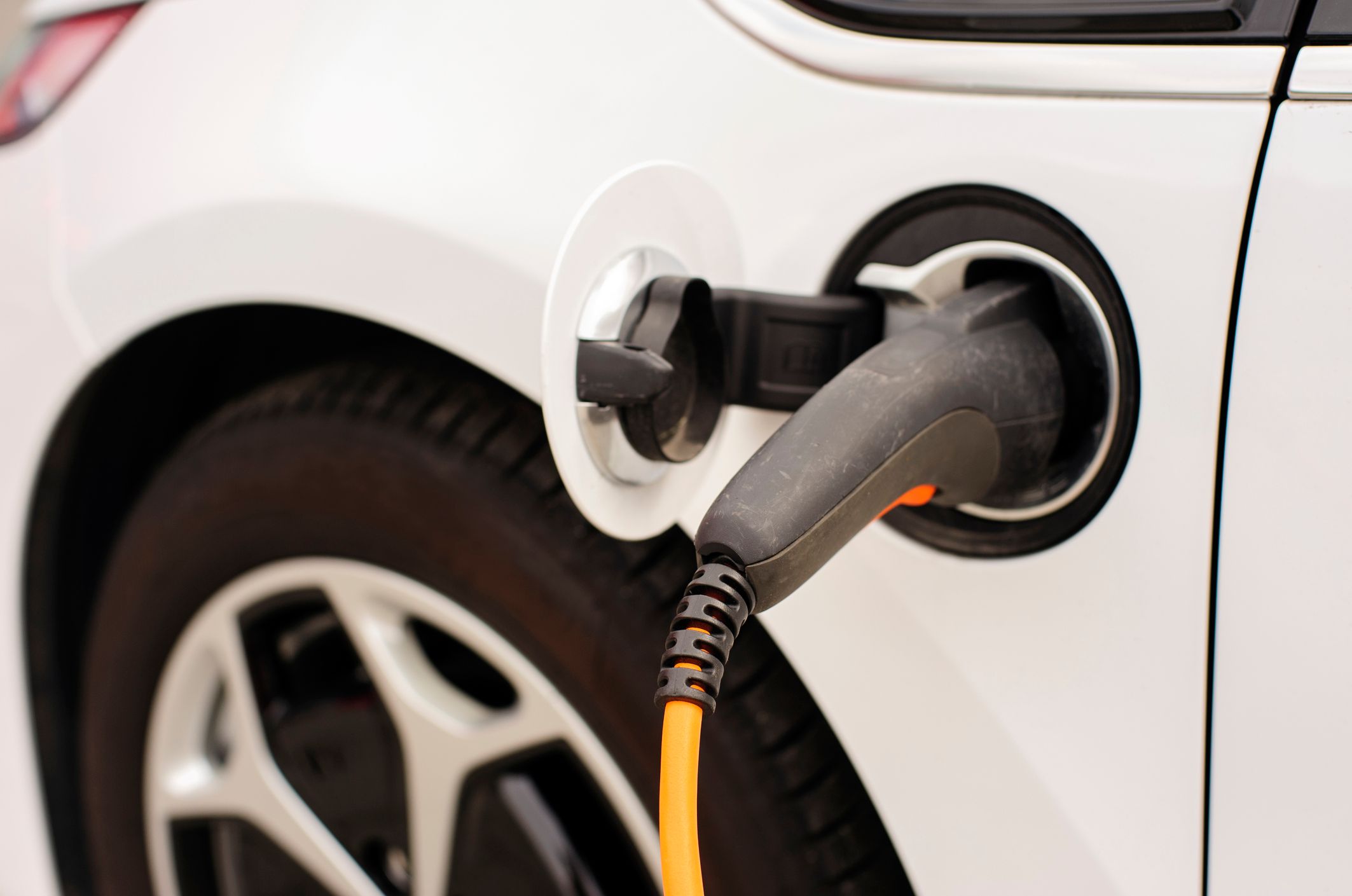 ABRP et boîtier OBD2 : la solution idéale pour vos longs trajets en voiture  électrique ?